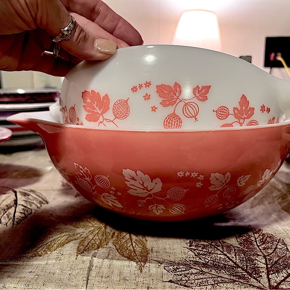 Pink Pyrex Nesting Bowls